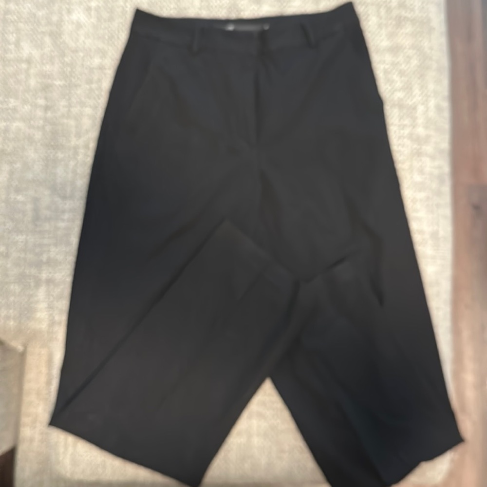 🖤 Classic DKNY Black Slacks: Elevate Your Wardrobe 🖤